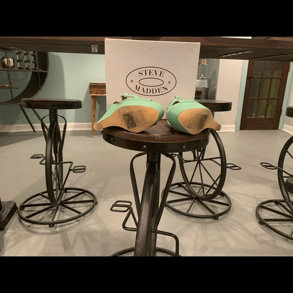 Steve Madden Sandals - Picture 2 of 2